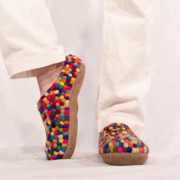 WoolFit® Handfelted Slippers | Footprint, rainbow dots - Picture 1 of 7